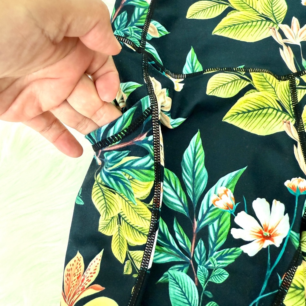 Women High Waisted Yoga Capri with Pockets - Picture 3 of 10